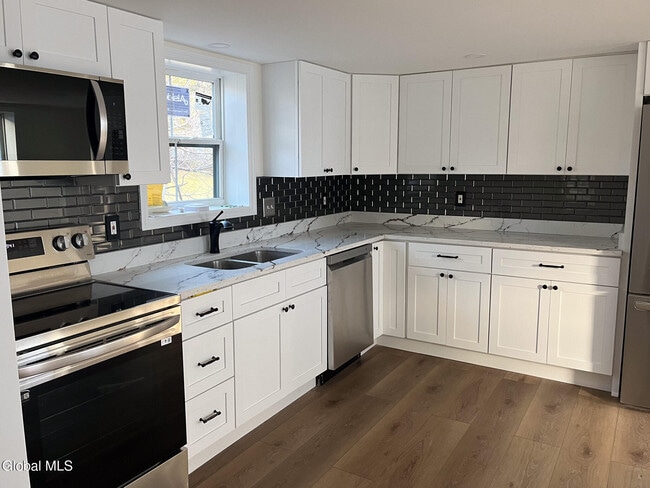 Building Photo - 34 Center St