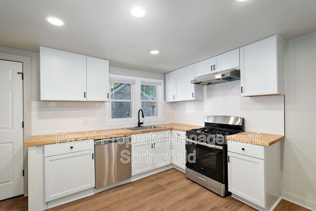 Building Photo - 750 S New Ave