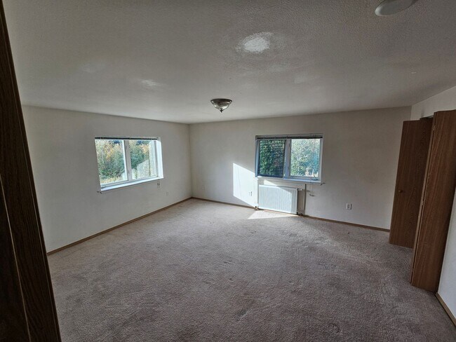 Building Photo - 1050 Deere St