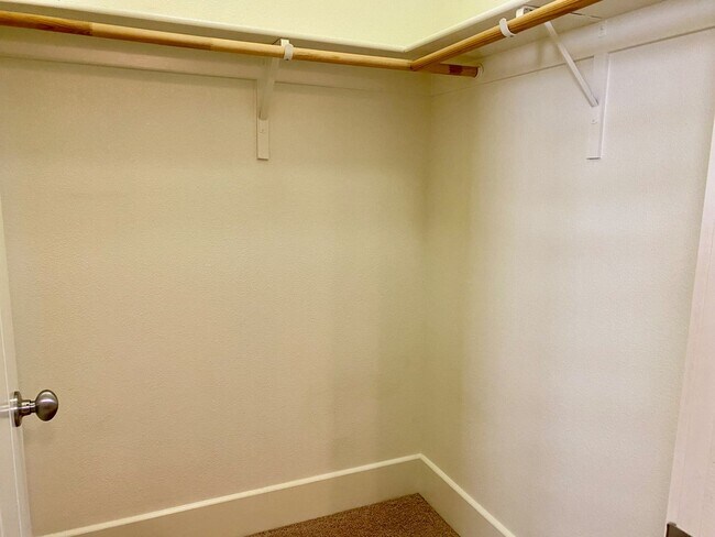 Building Photo - $3,200 Barclay Square, 4 Bd+Solar -Trenton...