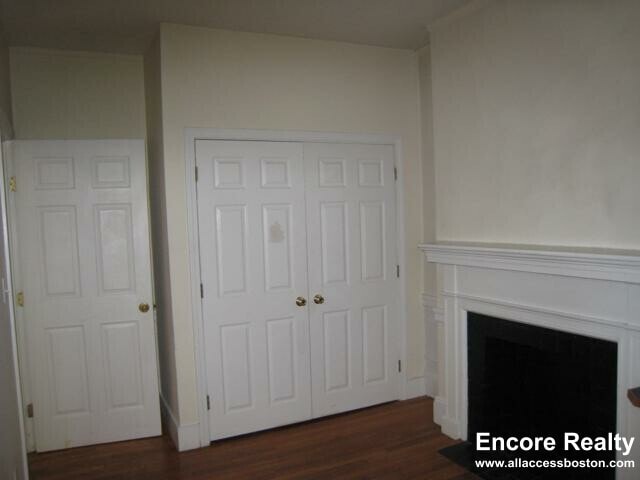 Building Photo - 60 Egmont St