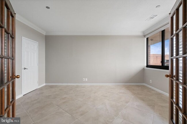 Building Photo - 1805 Crystal Dr