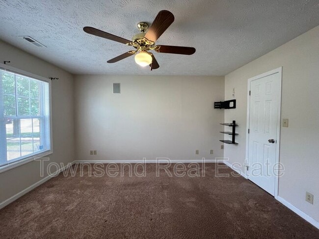 Building Photo - 3031 Kingfisher Dr