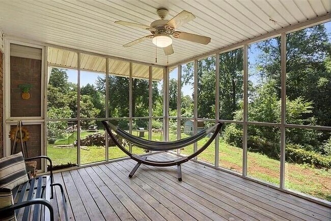 Building Photo - 2855 Old Carriage Dr SW