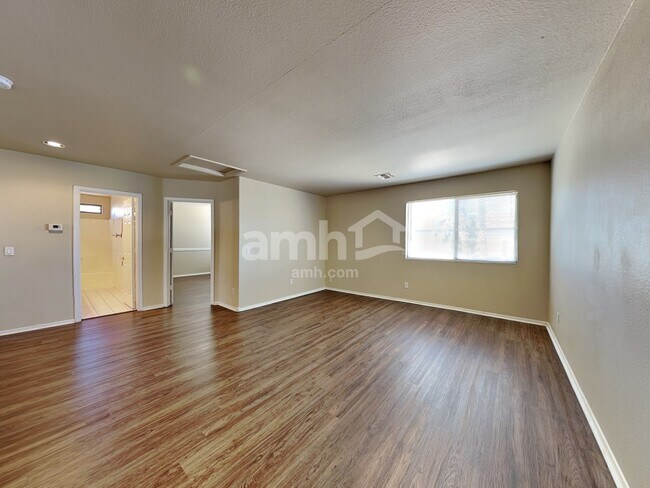 Building Photo - 10406 W Orange Blossom Ln