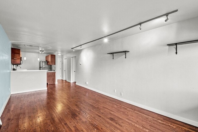 Building Photo - Downtown 1 Bedroom 1 Bath! Coming Soon!