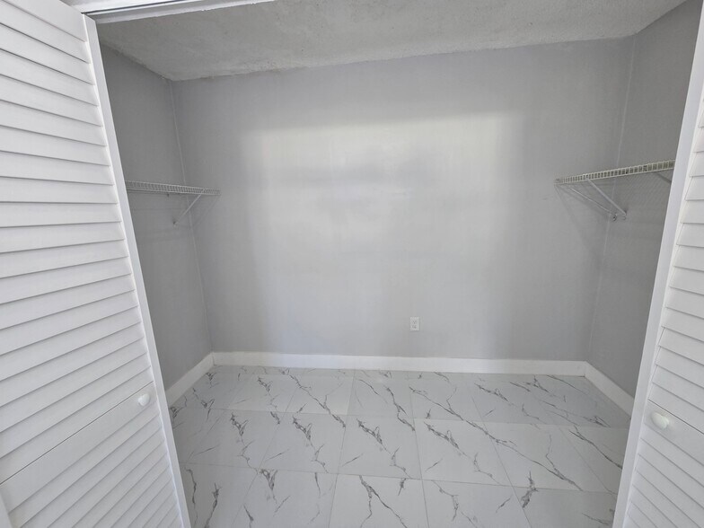 Building Photo - 1320 NE 211th Ter