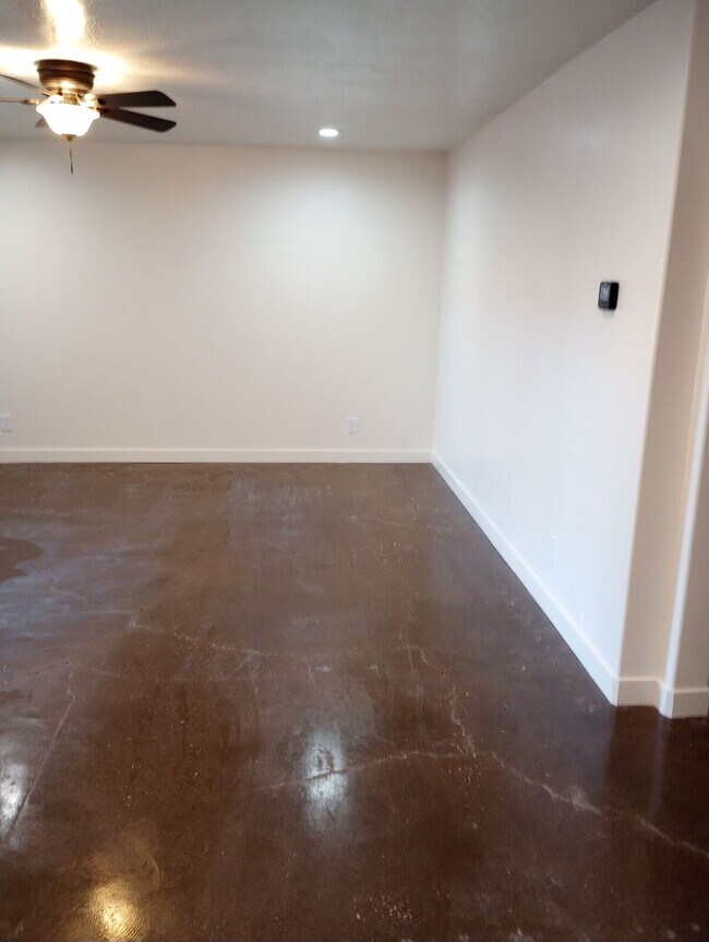 Building Photo - "Charming 2-Bedroom  with Spacious Living ...