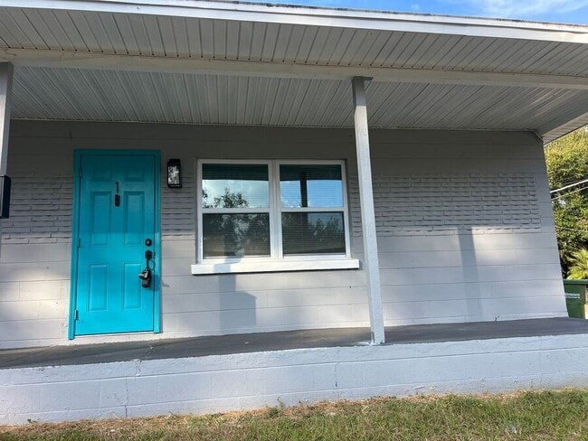 Primary Photo - 351 Ave N NE