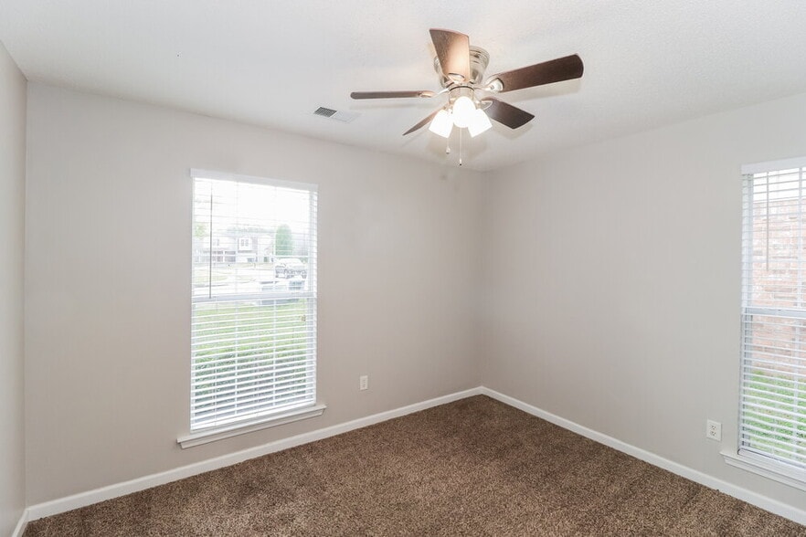 Building Photo - 10316 Cottage Oaks Dr