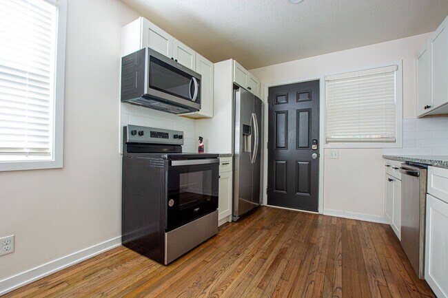 Building Photo - 116-118 N 32nd Avenue