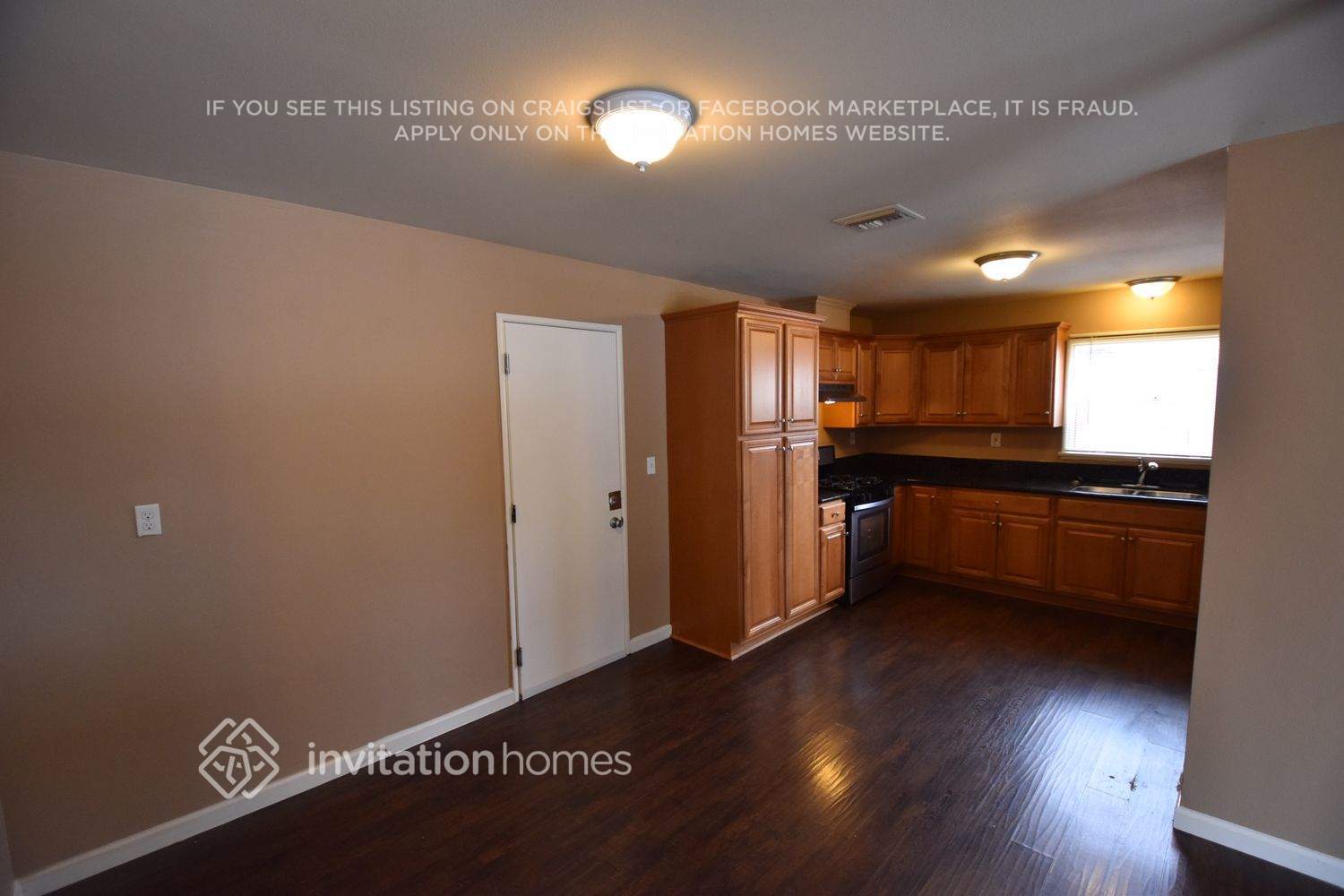 Building Photo - 1701 Claremont Dr