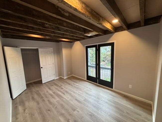 Building Photo - 235 E Market St