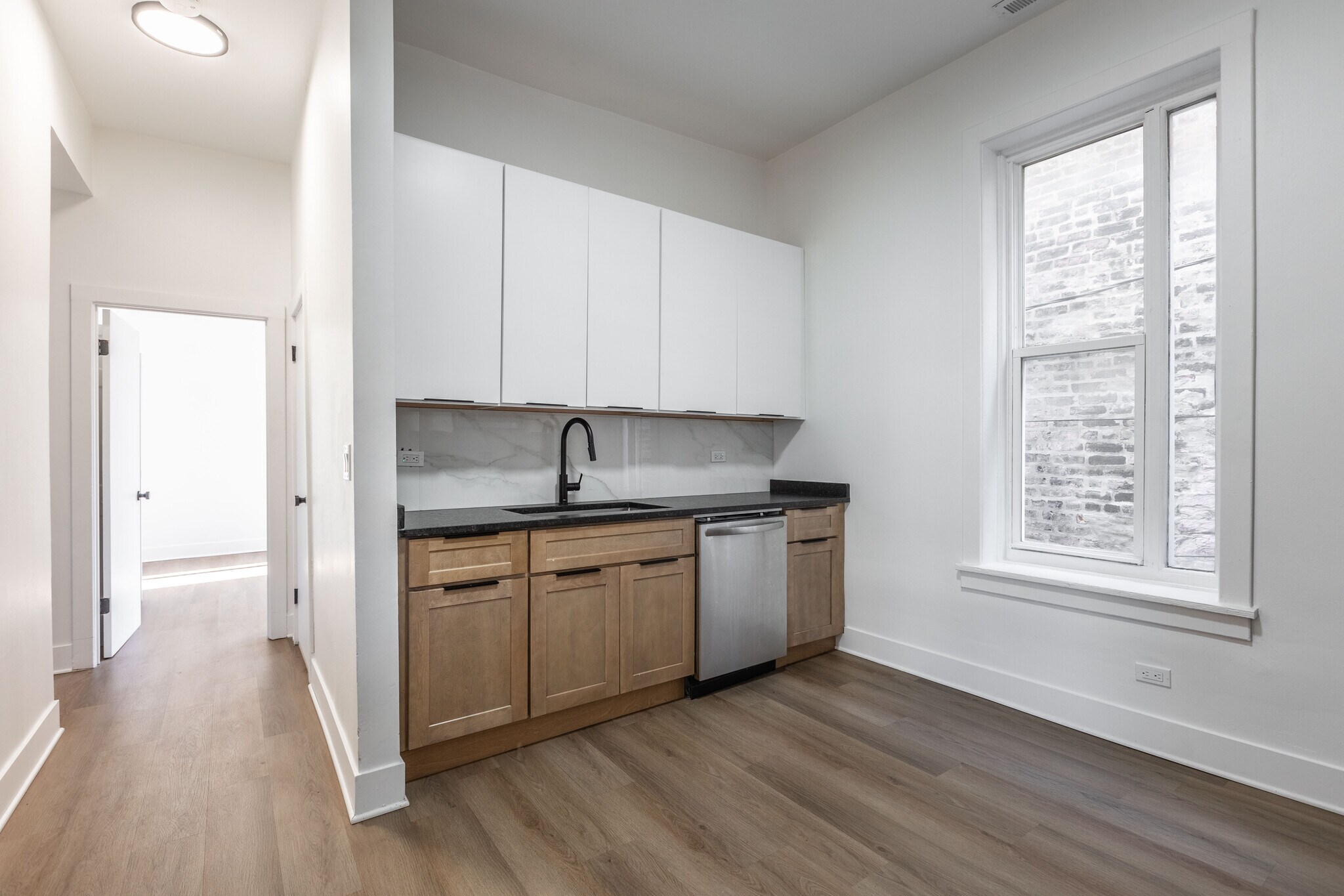 Building Photo - 3211 W Le Moyne St