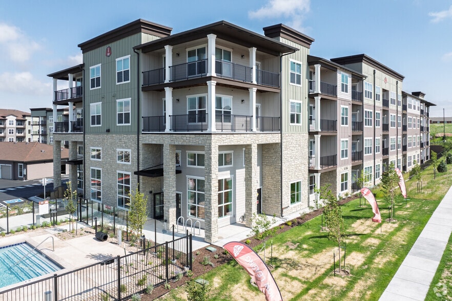 Primary Photo - Stone Mesa Luxury Flats