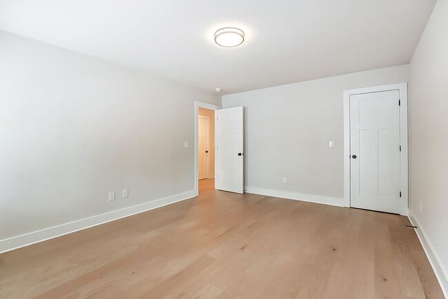 Building Photo - NEW TOWNHOME W/ ROOFTOP TERRACE @ 5West Te...
