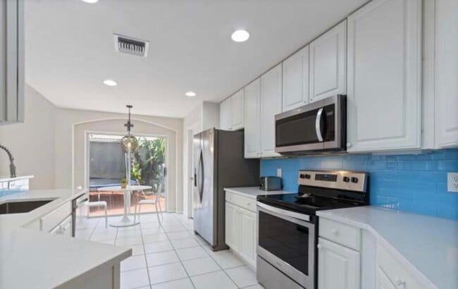 Building Photo - 23426 Alzira Cir