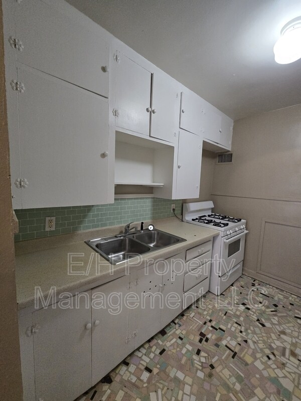 Building Photo - 400 S Hydraulic Ave