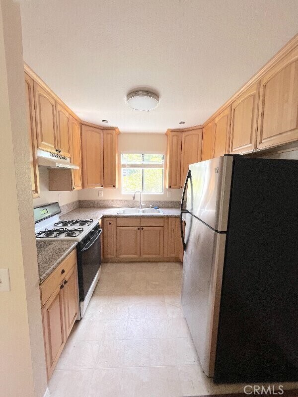 Building Photo - 248 W Avenida Palizada