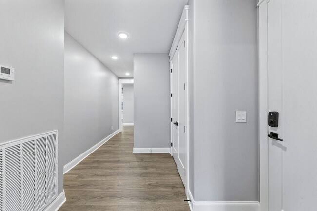 Building Photo - 601 Joyce Ave