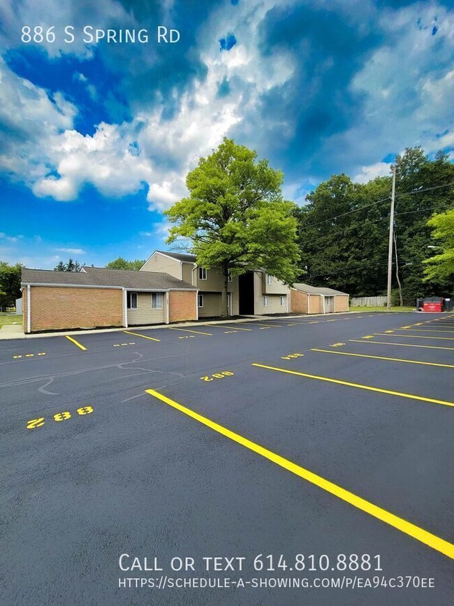 Building Photo - 886 S Spring Rd
