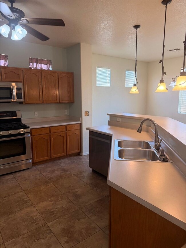 Building Photo - Great Location on Cul de Sac Lot