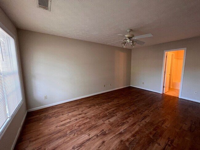 Building Photo - Taleeda 467-469