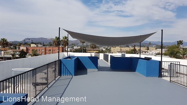 Building Photo - 4557 Rosewood Ave