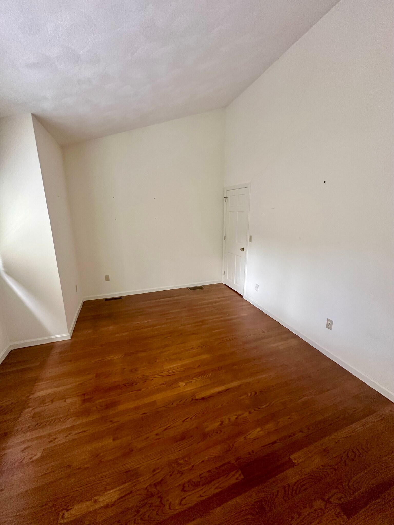 Guest Bedroom - 4480 Post Rd