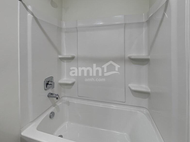 Building Photo - 1232 W Mahogany St