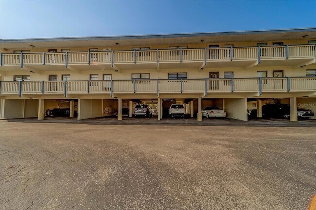 Building Photo - 11650 Capri Cir S