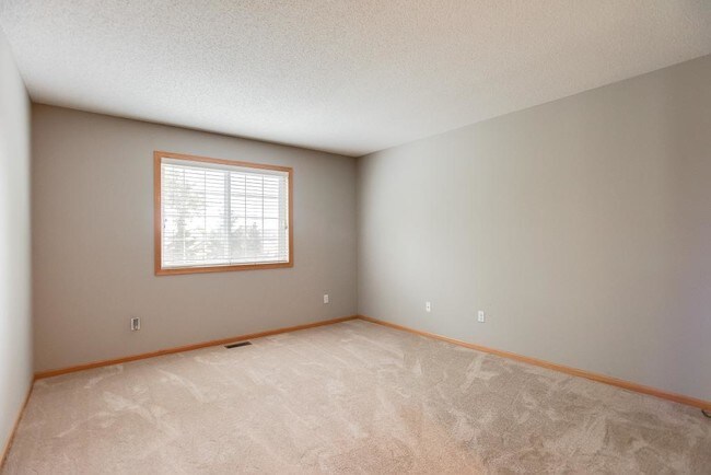 Building Photo - 11246 Isanti Ct NE