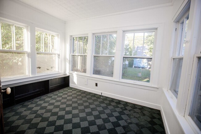 Building Photo - 1452 Rollins Rd