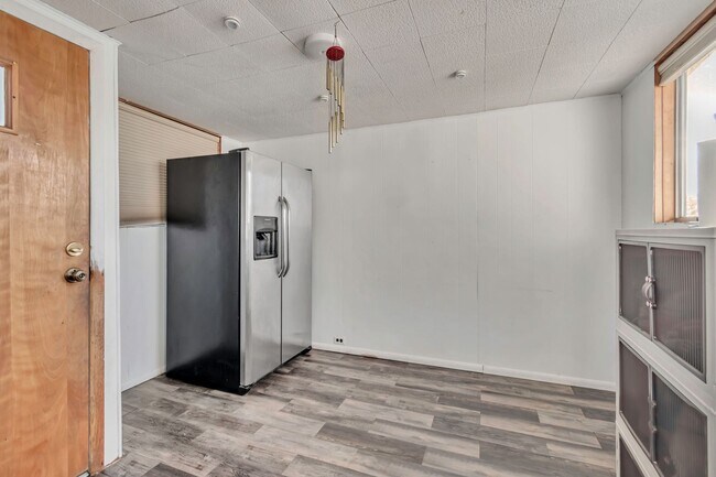 Building Photo - Spacious 4-Bed Unfurnished Home