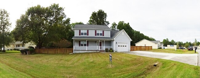 Building Photo - 3 BR w/ Bonus Room Minutes to MCAS!