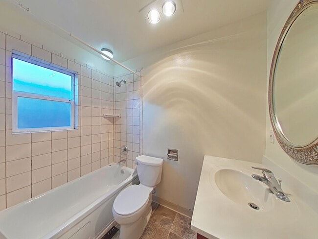 Building Photo - FALL SPECIAL ~ $1060 OFF FIRST MONTH RENT