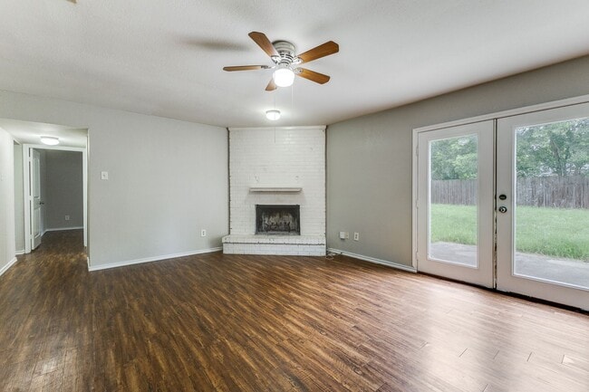 Building Photo - 12129 Spring Branch Dr