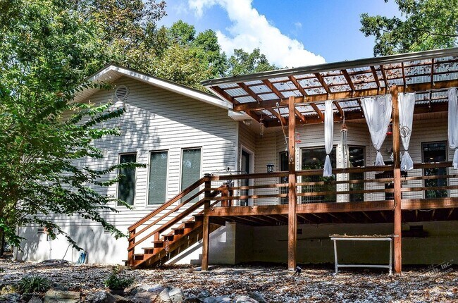Building Photo - 27 Barcelona Way