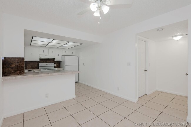 Building Photo - 8830 W Sample Rd