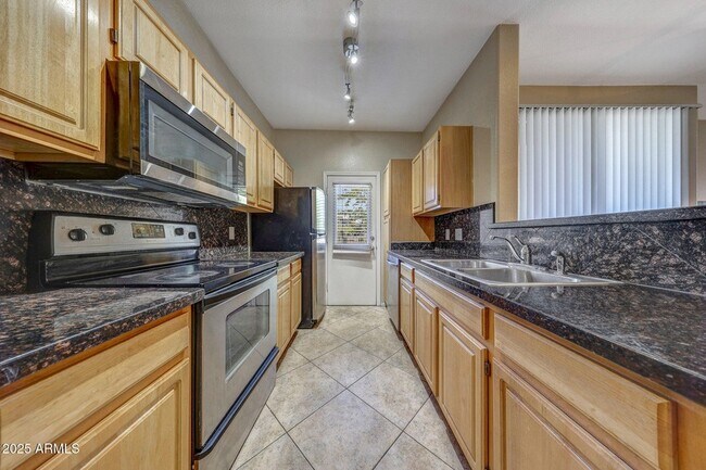 Building Photo - 2929 W Yorkshire Dr