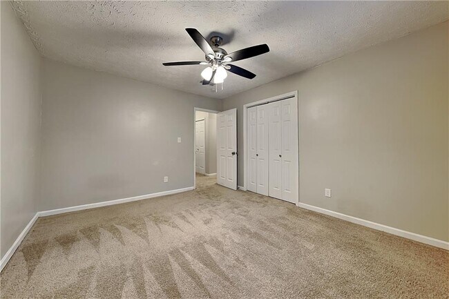 Building Photo - 2075 Pinella Dr