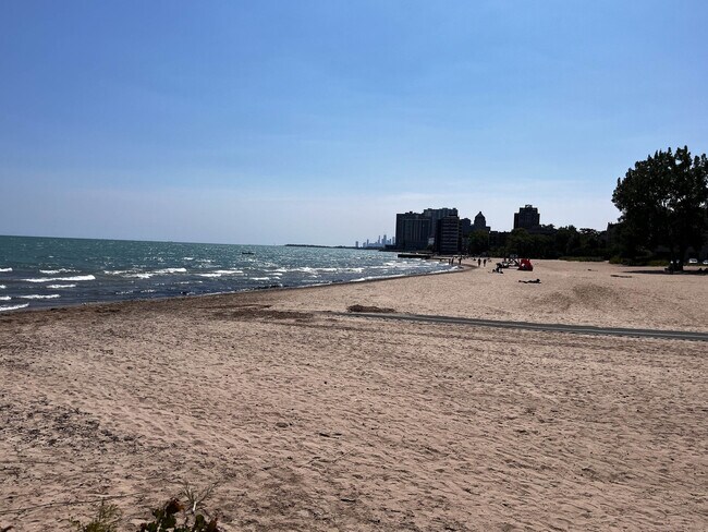 Building Photo - 1127 W Farwell Ave