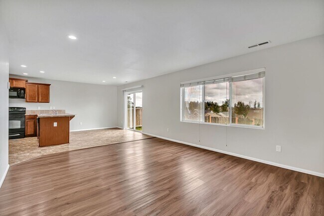 Building Photo - 1927 200 St E