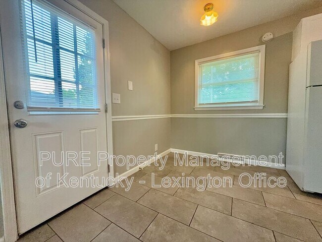 Building Photo - 328 Harvard Dr