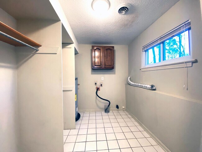 Building Photo - 739 S Germantown Cir