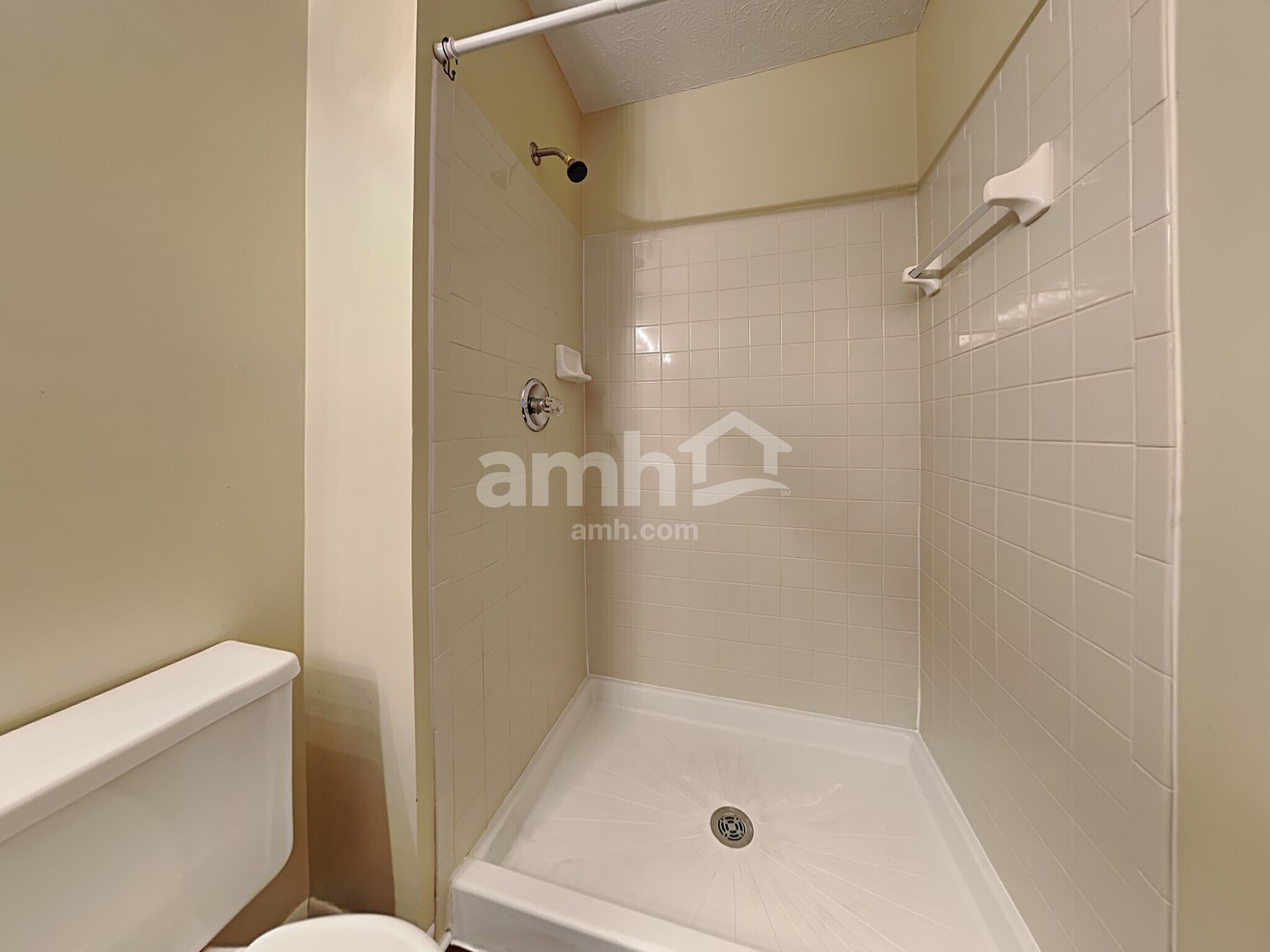 Building Photo - 6785 Upland Ct