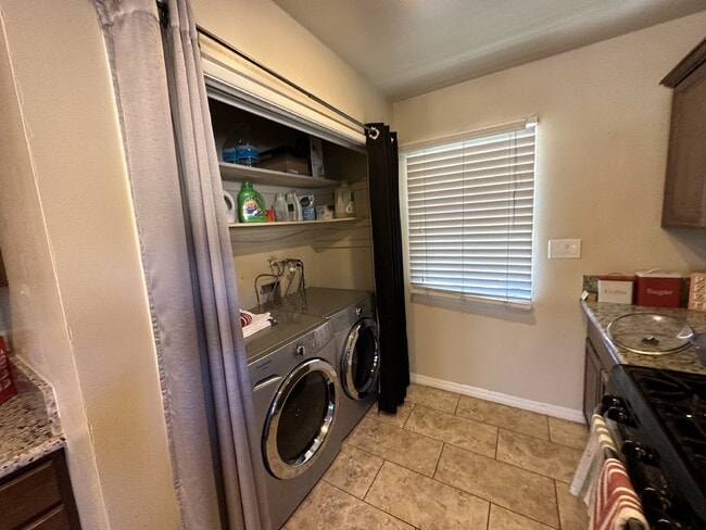 Building Photo - Rooms for rent in San Diego homes near San...