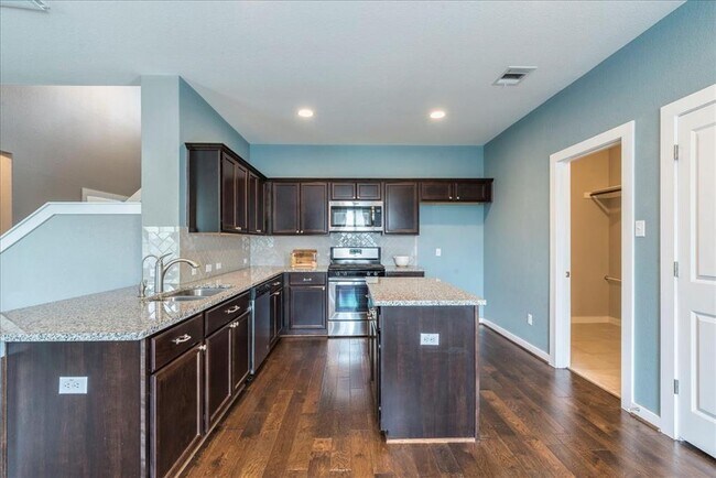 Building Photo - 109 Pine Island Ln