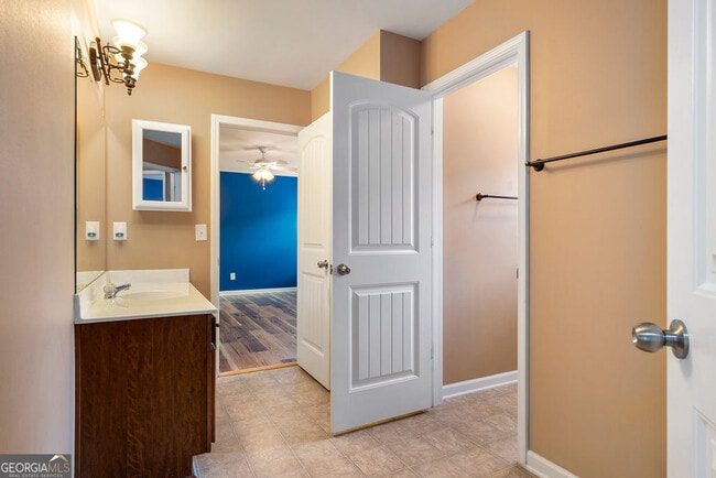 Building Photo - 3325 Earhart Way