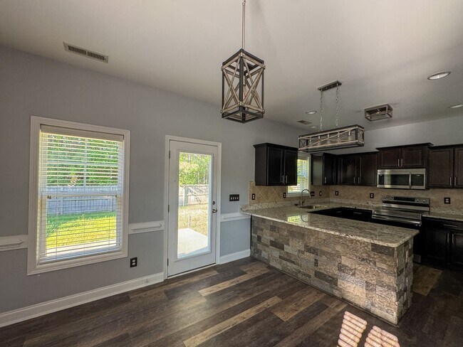 Building Photo - Attractive 3 Bed 2 Bath Home in Westgate